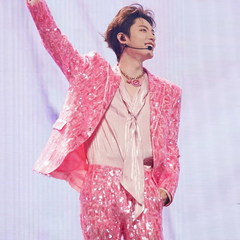 ONER Star Same Pink Sequin Suit Custom Performance Costume for Male Singer Stage Show