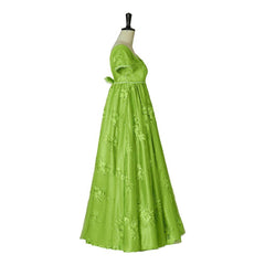 Halloweez Regency Elegance Costume - Green Empire Gown for a Bridgerton Experience - Halloweez