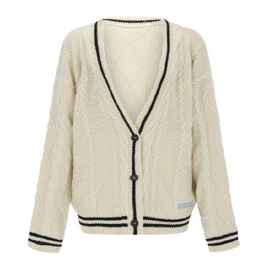 How to Capture Taylor Swift's Signature Look with These Must-Have Outfits?
