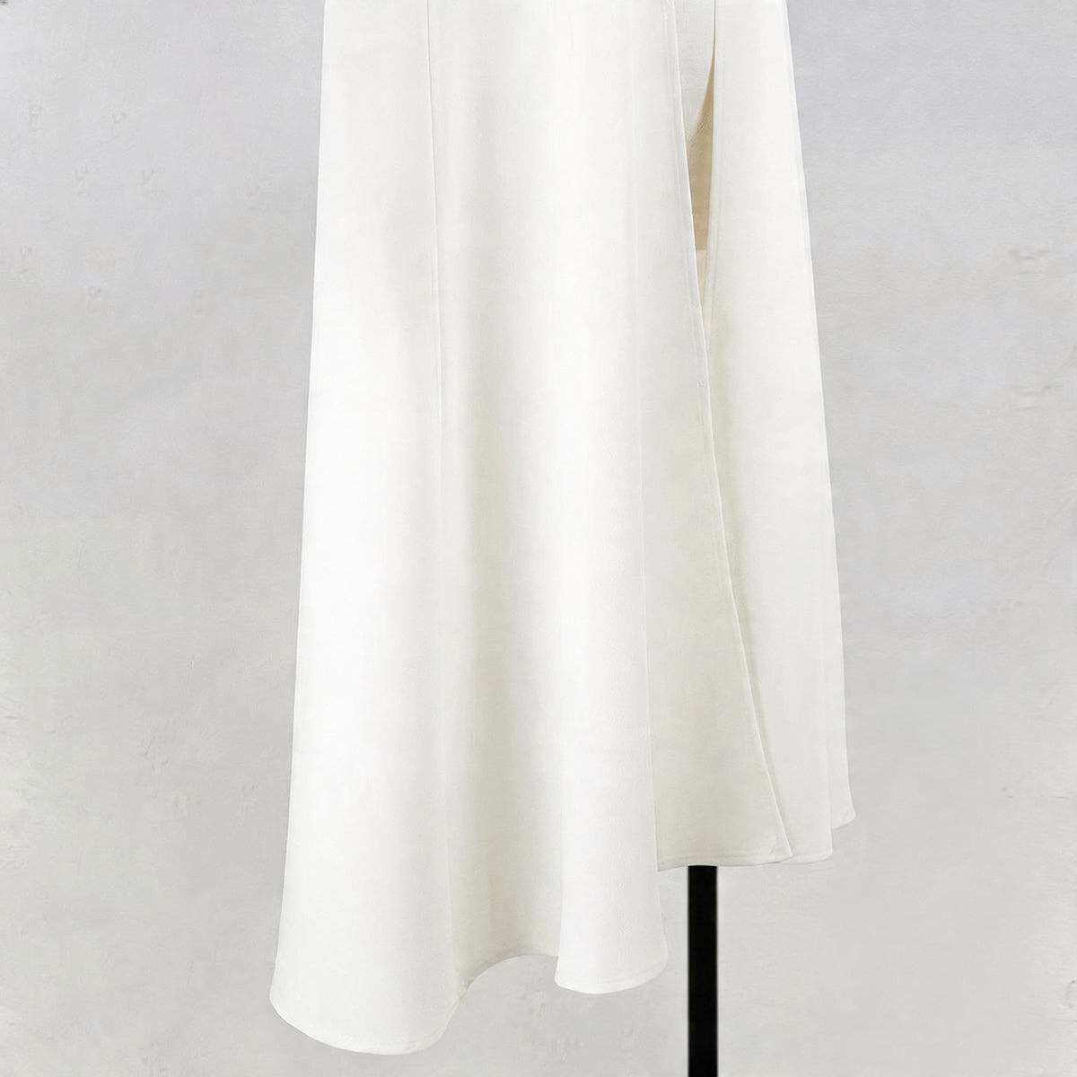 Re:ZERO -Starting Life in Another World- Emilia Cape Cosplay Costume for Anime Fans - Halloweez