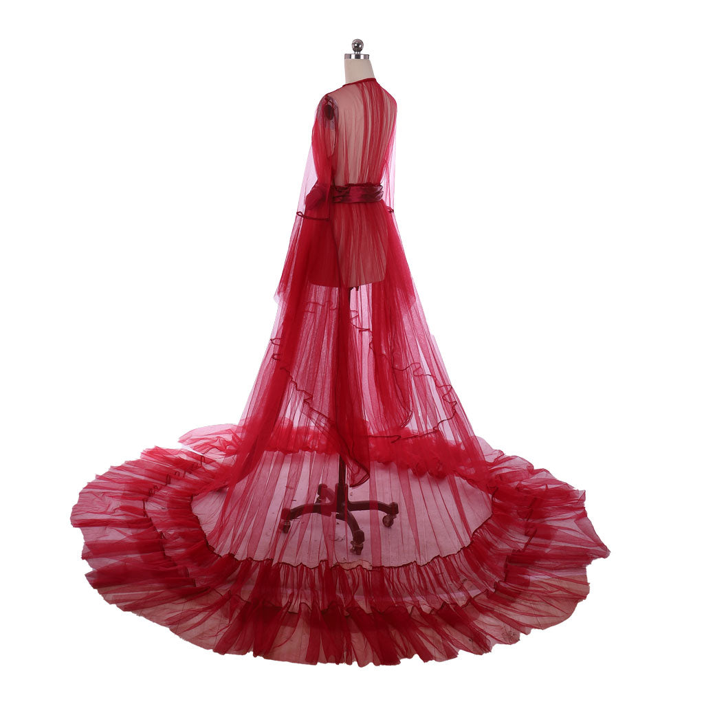 Robe de mariée élégante en maille rouge médiévale du XVIIIe siècle avec illusion de tulle