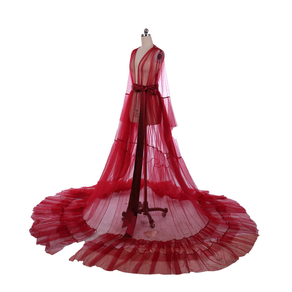 Robe de mariée élégante en maille rouge médiévale du XVIIIe siècle avec illusion de tulle