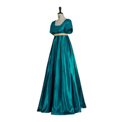 Medieval Traditional Empire Gown - Bridgerton Cosplay Costume in Emerald Green Silky Fabric - Coscosmos